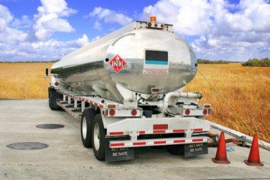  Trucking tank trailer